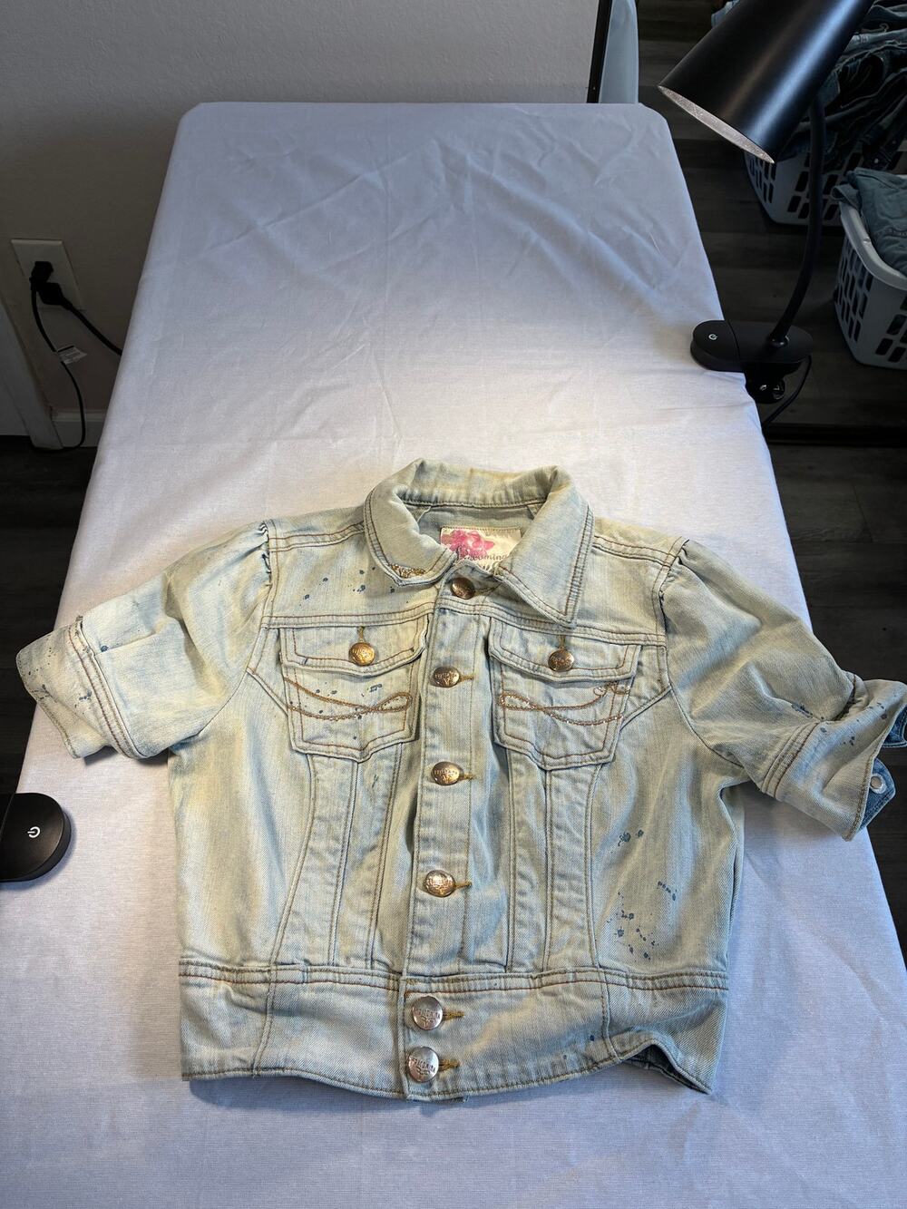 raasomina Light Wash Cropped Denim Jacket Size M Paint Splatter Y2K